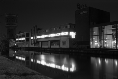 883867 Gezicht op de gebouwen van de Utrechtse Machinale Stoel- en Meubelfabriek U.M.S. Pastoe (Rotsoord 3) te Utrecht, ...